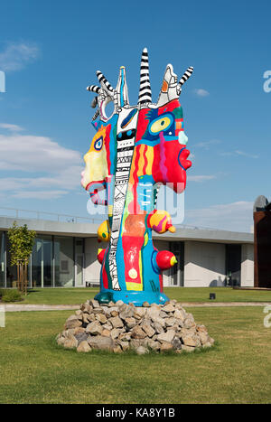 Skulptur von Bilio Nic im Park des Danubiana Meulensteen Art Museum, Slowakei Stockfoto