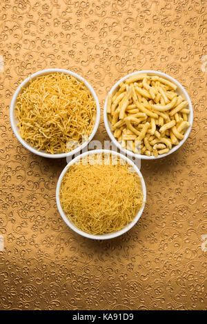 Foto der Sev Namkeen Food Collection Aloo Sev auch bekannt als namkin und nimco Eine beliebte scharfe herzhaften Snack aus Kartoffelpüree, kichererbse Flo Stockfoto