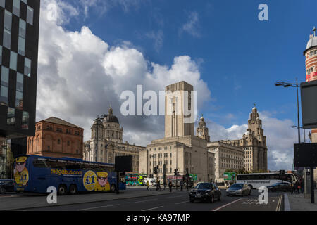 Blick entlang der Strand Street, Liverpool, Merseyside, UK Stockfoto