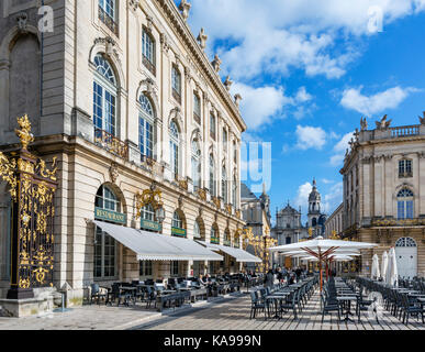 Straßencafé vor dem Grand Hotel in Place Stanislas, Nancy, Lothringen, Frankreich Stockfoto