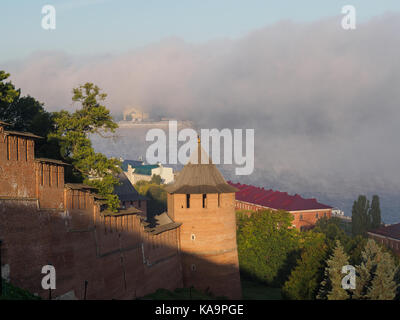 Kremlmauer in Nebligen Morgen Stockfoto