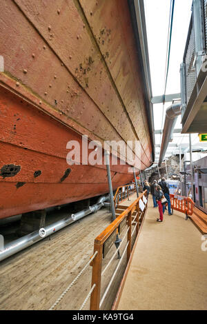 BRISTOL ENGLAND STADTZENTRUM HAFEN AM FLUSS AVON an HOTWELLS DOCKSIDE DER WESTLICHEN DOCKYARD BRUNELS SS Great Britain DAS BÜGELEISEN PLATTEN DER RUMPF Stockfoto