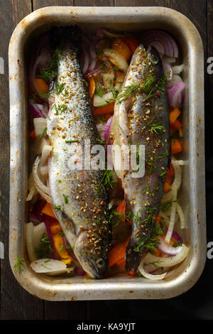 Kochen Forelle Fisch, Lebensmittel Stockfoto