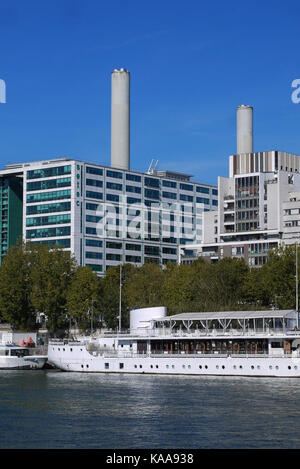 Blick auf die Seine Banken, von der Dachterrasse des Les Docks, die Stadt der Mode und Design, Paris, Frankreich Stockfoto