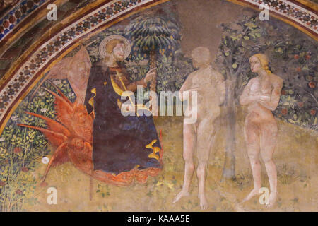 Renaissance Fresko (1365) von Bartolo di Fredi, Jesus, Adam und Eva im Garten Eden in der Collegiata von San Gimignano, Italien. Stockfoto