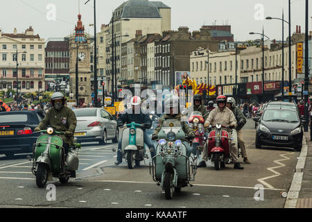 Motorroller margate Seafront. Stockfoto