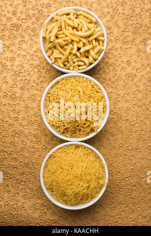 Foto der Sev Namkeen Food Collection Aloo Sev auch bekannt als namkin und nimco Eine beliebte scharfe herzhaften Snack aus Kartoffelpüree, kichererbse Flo Stockfoto