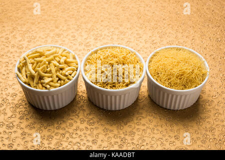 Foto der Sev Namkeen Food Collection Aloo Sev auch bekannt als namkin und nimco Eine beliebte scharfe herzhaften Snack aus Kartoffelpüree, kichererbse Flo Stockfoto