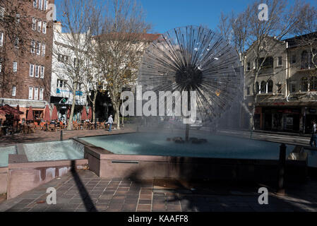 Der El-Alamein Memorial Fountain in Kings Cross, einem Rotlichtviertel von Sydney in New South Wales, Australien. Stockfoto