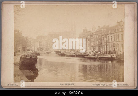 Singel gezien naar het Koningsplein en de Zimmer katholieke Kerk 'De Krijtberg" St. Franciscus Xaverius Dsub het voor 010005001481 Stockfoto