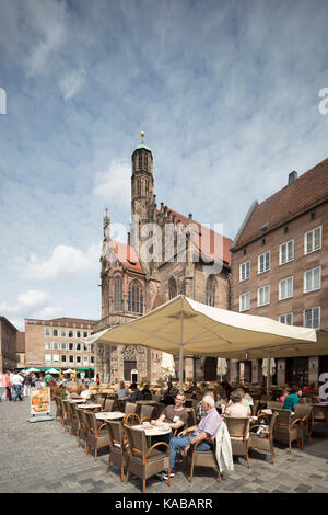 Open air Restaurant in dem Hauptmarkt neben der Frauenkirche, Nürnberg, Bayern, Deutschland Stockfoto