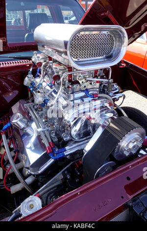 Custom American Chrom Hot Rod Truck Chevrolet LS7 454 Big Block Engine Close Up Car Show A Retro Old Pick Up Truck High PS Racing Engine Stockfoto