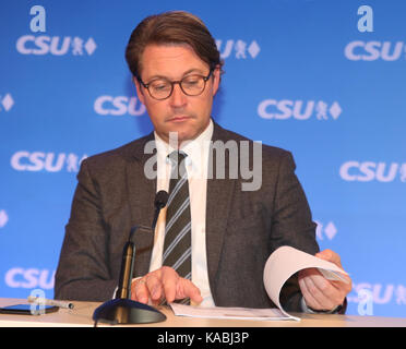 München, Deutschland. 25 Sep, 2017. Andreas Scheuer nach langer Diskussion in der Partei Caucus Bayerns Ministerpräsident Horst Seehofer, CSU-Spitzenkandidat Joachim Herrmann und Generalsekretär Andreas Scheuer eine Pressekonferenz statt. Es begann mit rund zwei Stunden Verspätung. Credit: Alexander Pohl/Pacific Press/Alamy leben Nachrichten Stockfoto