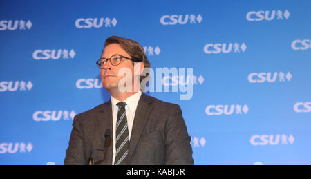 München, Deutschland. 25 Sep, 2017. Andreas Scheuer nach langer Diskussion in der Partei Caucus Bayerns Ministerpräsident Horst Seehofer, CSU-Spitzenkandidat Joachim Herrmann und Generalsekretär Andreas Scheuer eine Pressekonferenz statt. Es begann mit rund zwei Stunden Verspätung. Credit: Alexander Pohl/Pacific Press/Alamy leben Nachrichten Stockfoto