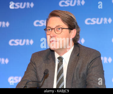 München, Deutschland. 25 Sep, 2017. Andreas Scheuer nach langer Diskussion in der Partei Caucus Bayerns Ministerpräsident Horst Seehofer, CSU-Spitzenkandidat Joachim Herrmann und Generalsekretär Andreas Scheuer eine Pressekonferenz statt. Es begann mit rund zwei Stunden Verspätung. Credit: Alexander Pohl/Pacific Press/Alamy leben Nachrichten Stockfoto