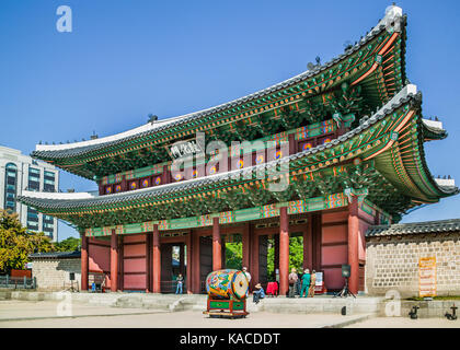 Südkorea, Seoul, Donhwamun Tor Changdeokgung-palast (prosperierenden Tugend Palace) Stockfoto