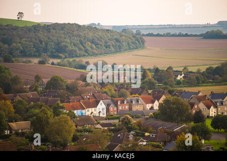 Malerische Aussicht über das idyllische Dorf East Meon im Herbst in der South Downs, Hampshire, England, Großbritannien Stockfoto