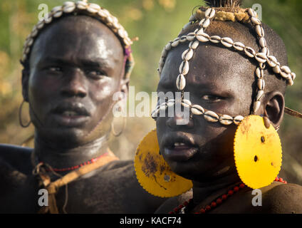 Bodi Stamm Männer tanzen während Kael Zeremonie, Gurra, Hana Mursi, Omo Valley, Äthiopien Stockfoto