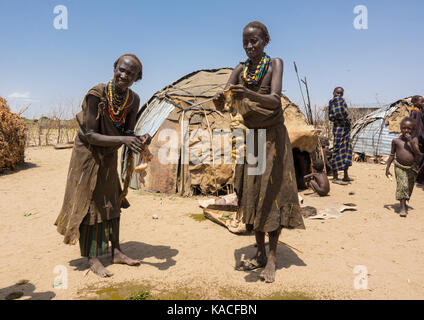 Dassanech Stolz Ox Feier, Salheng, Turkana County, Omorate, Äthiopien Stockfoto