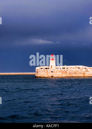 Bootsfahrt rund um den Grand Harbour in Valleta, Malta Stockfoto