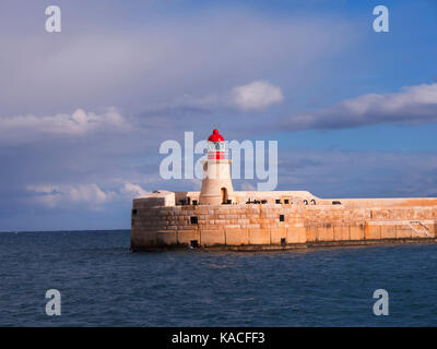 Bootsfahrt rund um den Grand Harbour in Valleta, Malta Stockfoto