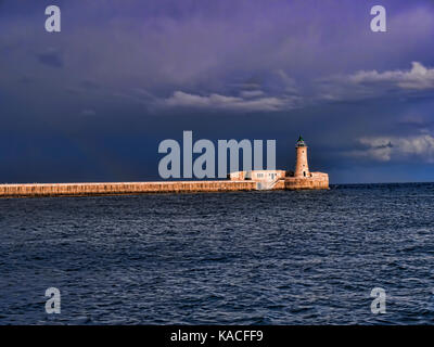 Bootsfahrt rund um den Grand Harbour in Valleta, Malta Stockfoto