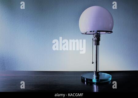 Ein Bild von einem vintage Designer Lampe - Bauhaus Stockfoto