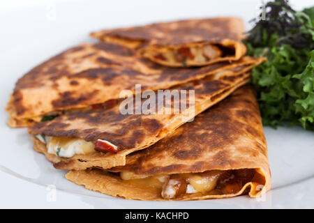 Frisch geschnittene mexikanische Burritos Stockfoto