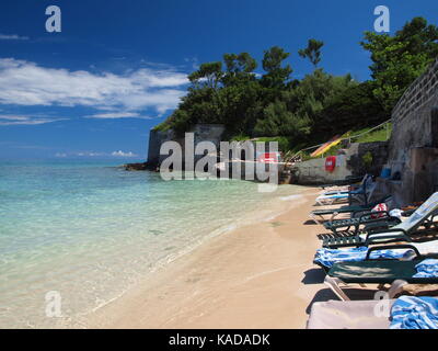 Achilles Bay Beach, St. George, Bermuda. Eine idyllische typische Bermuda Szene auf der Zunge zergehen lassen sollte. Stockfoto