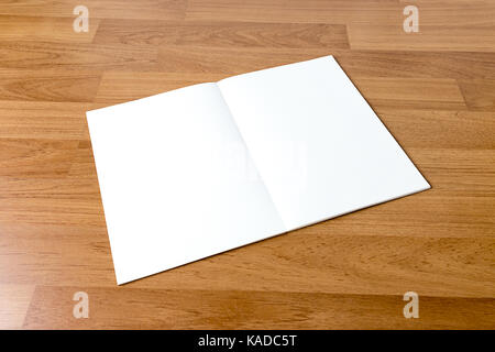 Leer Katalog und Buch, Zeitschriften, Buch mock-up auf Holz Hintergrund Stockfoto
