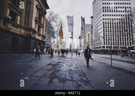 Melbourne Gassen und Straßen der Stadt einschließlich Chinatown in der Nacht nach dem Regen. Stockfoto