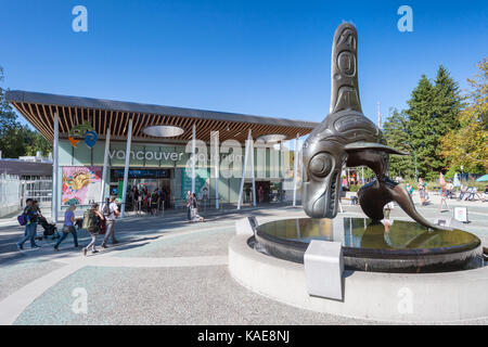 Vancouver Aquarium im Stanley Park mit Haida Künstler Bill Reid Skulptur' Chef der Unterwasserwelt" (September 2017) Stockfoto