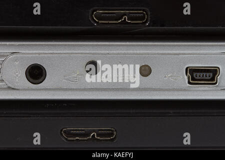 Externe Festplatte mit USB-Kabel schließen Sie herauf Stockfoto
