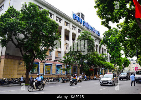 Ha Noi, Viet Nam - September 01, 2015 Vorderansicht des Main Post Office in Hanoi. Stockfoto