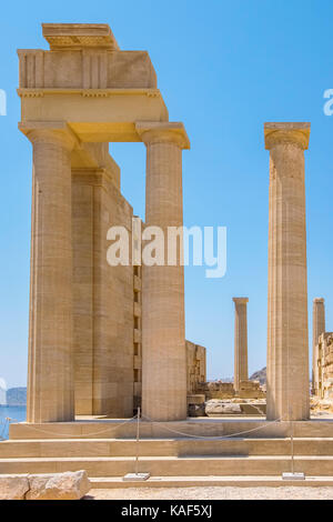 Tempel der Athena Lindia in der Akropolis. Lindos, Rhodos, Dodekanes, Griechenland Stockfoto