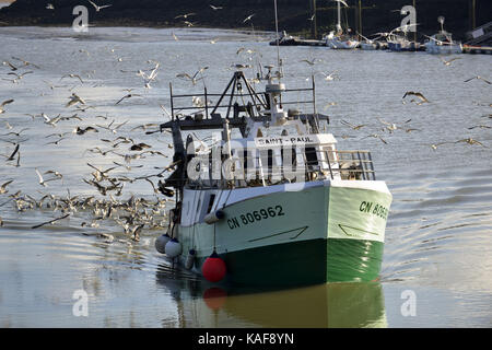 La Tranche-sur-Mer (Normandie, Frankreich): Trawler zurück von einem Angelausflug. *** Local Caption *** Stockfoto