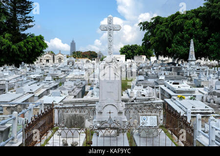 Nekropole von Cristobal Colon (Cementerio de Cristobal Colon) im Stadtteil Vedado von Havanna, Kuba Stockfoto