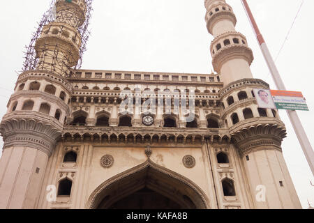 HYDERABAD, INDIEN - 25. SEPTEMBER 2017. Ein Blick auf historische Charminar in Hyderabad, Indien. Stockfoto