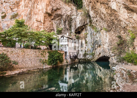 Quellgebiet der Bune Fluss in einer Höhle in der Nähe des Hancock Tekke Stockfoto