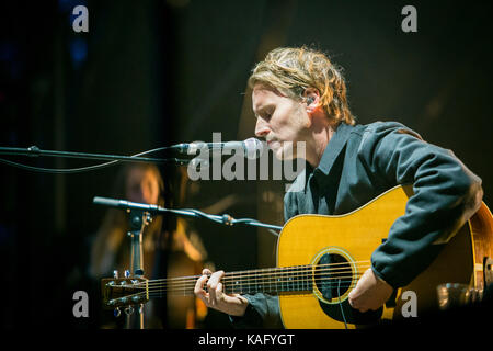 Der englische Sänger, Songschreiber und Musiker Ben Howard ein Live Konzert in der norwegischen Musik Festival Bergenfest 2015 in Bergen führt. Norwegen, 12/06 2015. Stockfoto