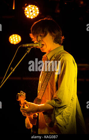 Die amerikanische Rockband Chelsea Light Moving spielt ein Live-Konzert in Hulen in Bergen. Hier wird Sänger, Songwriter und Musiker Thurston Moore live auf der Bühne abgebildet und ist bisher von der Rockband Sonic Youth bekannt. Norwegen, 07/06 2013. Stockfoto