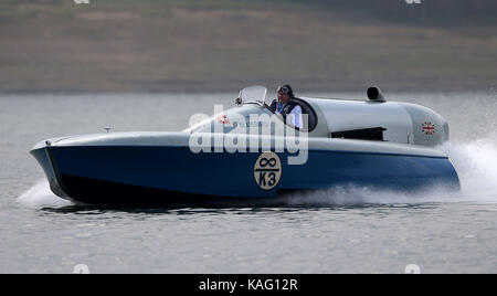 Karl Foulkes-Halbard Piloten Sir Malcolm Campbell&Otilde; s hydroplane Motorboot Bluebird K3, die während eines Testlaufs auf Bewl Wasser in Kent. Stockfoto