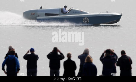 Karl Foulkes-Halbard Piloten Sir Malcolm Campbell&Otilde; s hydroplane Motorboot Bluebird K3, die während eines Testlaufs auf Bewl Wasser in Kent. Stockfoto