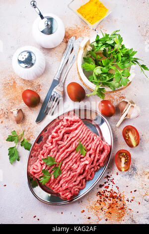 Hackfleisch mit Spice undf Salz, Foto Stockfoto