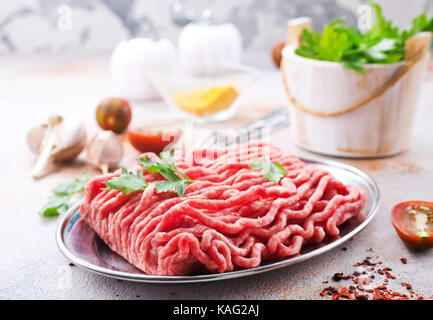 Hackfleisch mit Spice undf Salz, Foto Stockfoto