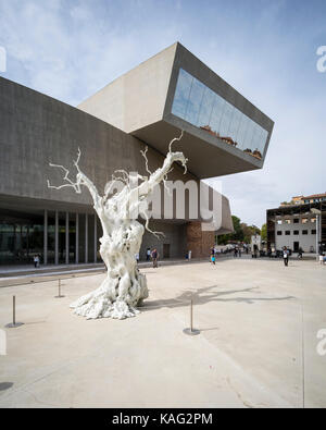 Rom. Italien. MAXXI Museum für Kunst des 21. Jahrhunderts (Museo Nazionale delle Arti del XXI secolo), entworfen von Zaha Hadid, eröffnet 2010. Stockfoto