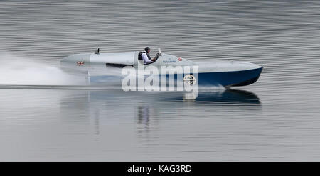 Karl Foulkes-Halbard Piloten Sir Malcolm Campbell&Otilde; s hydroplane Motorboot Bluebird K3, die während eines Testlaufs auf Bewl Wasser in Kent. Stockfoto