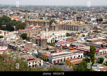 Cholula, Puebla, Mexiko - 2016: Blick auf den Convento Franciscano de San Gabriel Arcángel Stockfoto