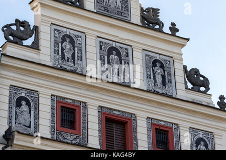 Pilsen, Tschechische Republik - 16. August 2017: Detail der Fassade eines alten Gebäude im historischen Zentrum der Stadt Stockfoto