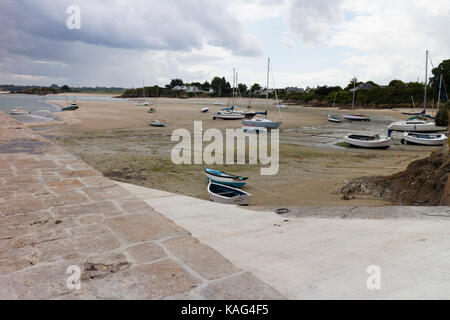 Französisch Hafen bei Ebbe Stockfoto